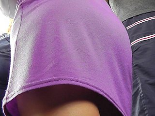 Voyeur upskirting di bus