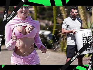 Teamskeet - Remaja yang ghairah dalam minyak pantyhose naik dan melantun pantatnya yang tebal di atas ayam besar