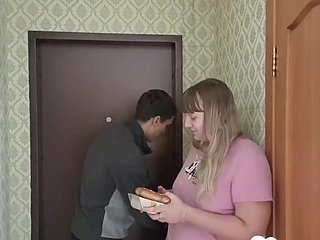 Tetangga mengundang saya untuk bercinta sebentar
