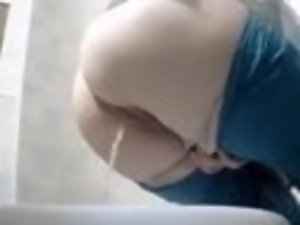Mature Adulterate pisses give toilet! Agile stream! Hidden cam!