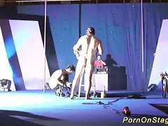 اسٹیج پر پاگل فیٹش انجکشن شو