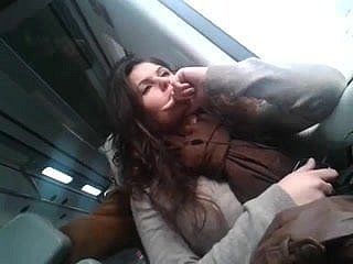 ٹرین کے سینگ لڑکی