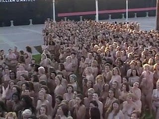 Nudistas EN PÚBLICO
